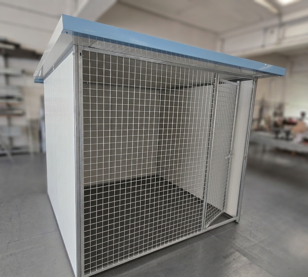 Box con 3 lati coibentati e frontale in rete o tondino