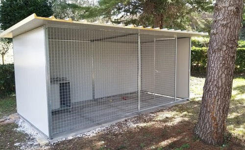 Box con 3 lati coibentati e frontale in rete o tondino